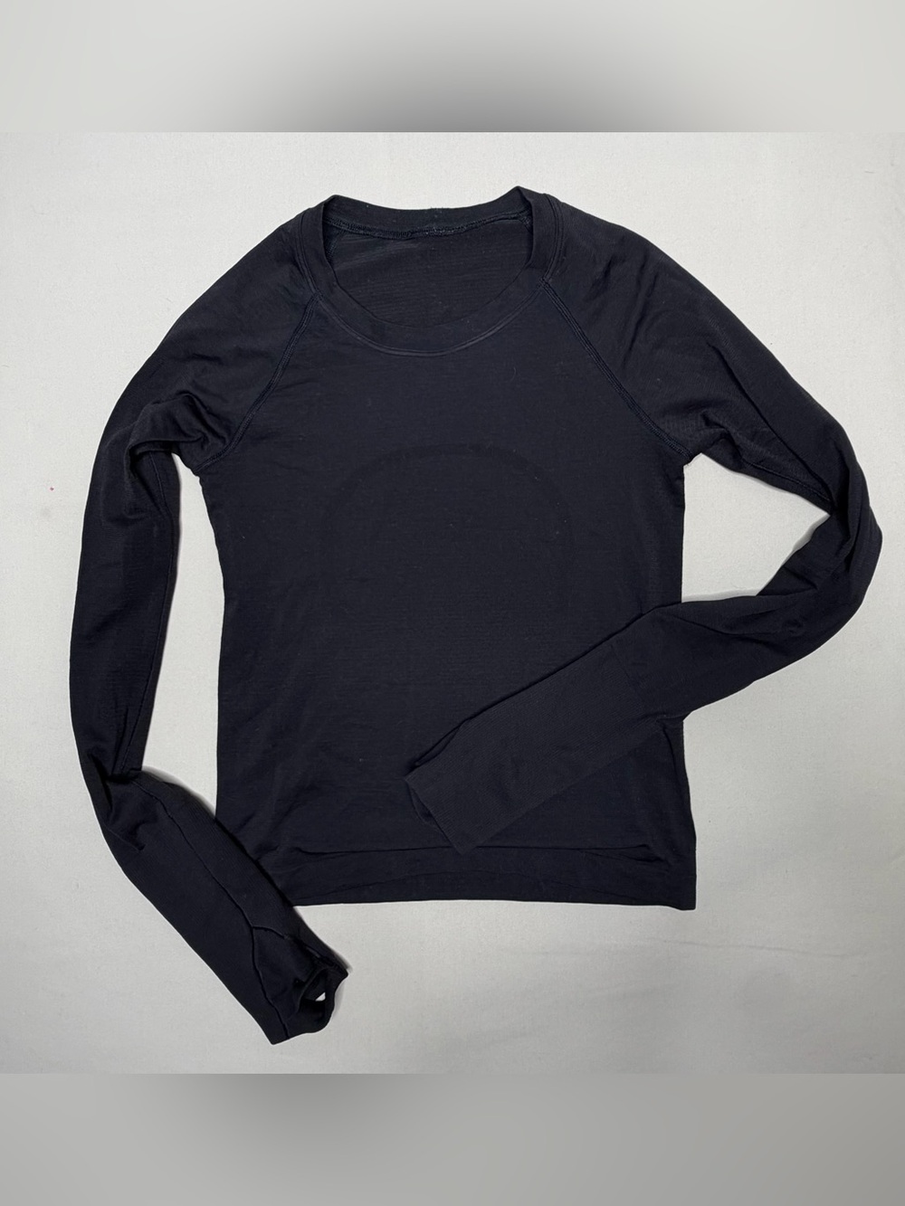 Lululemon Women’s Long Sleeve Black Crewneck Top sz 2 727